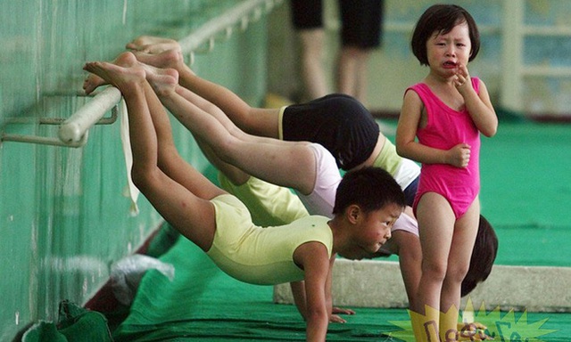 Giấc mơ vô địch Olympic của những đứa trẻ ở lò đào tạo thể thao Trung Quốc: Đánh đổi tuổi thơ bằng máu, mồ hôi và nước mắt  - Ảnh 3.