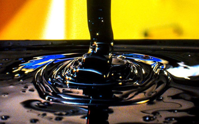 Giá dầu tăng vượt 75 USD do lo ngại thiếu nguồn cung