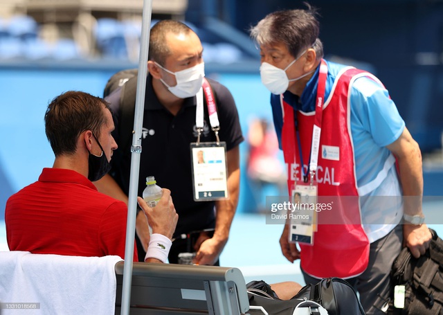 VĐV tennis Olympic Tokyo 2020: Sợ chết, rời sân bằng xe lăn, tự ví mình với zombie - Ảnh 5.