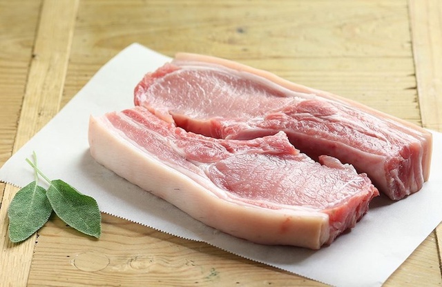 5 sai lầm cấp đông thịt lợn trong tủ lạnh mà người Việt cần bỏ ngay vì dễ sinh vi khuẩn gây bệnh hoặc làm lãng phí dinh dưỡng món ăn - Ảnh 1.