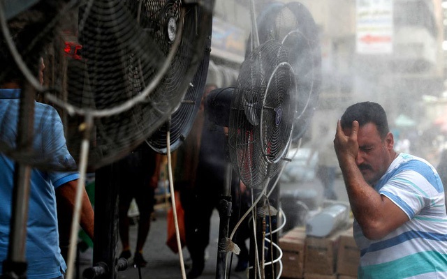 Nợ tiền điện mãi không trả, Iraq bị ‘hàng xóm’ Iran cắt điện ngay giữa cái nóng 50 độ C