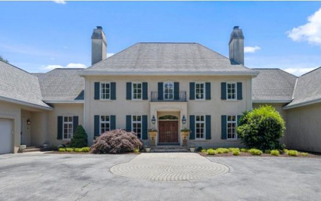 Ngôi nhà gần nhà tổng thống Mỹ được rao bán với giá gần 2,4 triệu USD. Ảnh: COLIN BURKHART