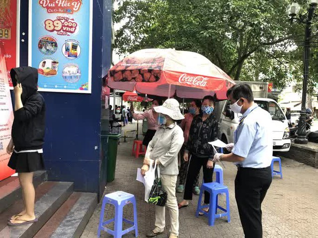 TP HCM: Siêu thị khẳng định hàng hóa dồi dào, người dân chớ sốt ruột - Ảnh 1. TP HCM: Siêu thị khẳng định hàng hóa dồi dào, người dân chớ sốt ruột - Ảnh 1.