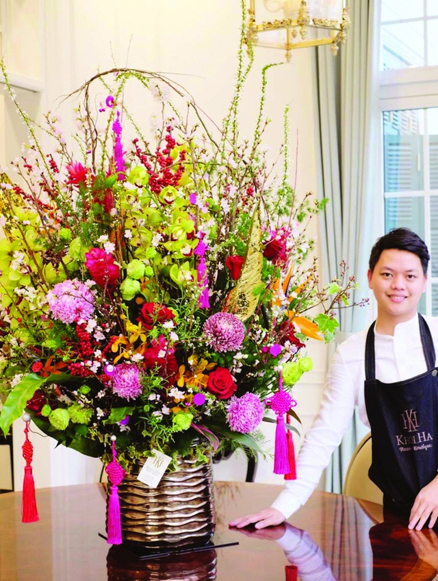 8 tuổi đi bẻ bắp thuê, chàng trai nghèo thành nghệ sĩ được Forbes vinh danh: Người Việt đầu tiên gia nhập hiệp hội Thiết kế Hoa Hoa Kỳ, thu cả tỷ đồng/tháng nhờ hoa lá - Ảnh 6.