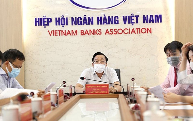 Ông Nguyễn Quốc Hùng, Tổng Thư ký VNBA chủ trì buổi tọa đàm