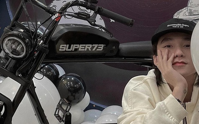 Chiếc xe đạp điện đón tuổi 27 của Sơn Tùng M-TP có gì đặc biệt mà đắt gấp 4 lần xe máy điện VinFast?