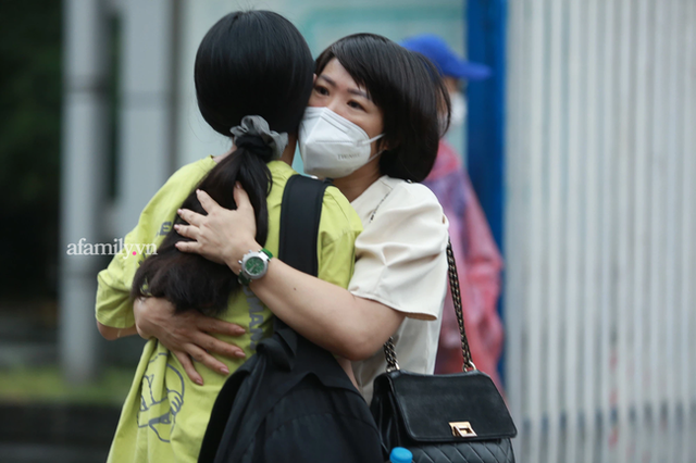  Gửi những bố mẹ có con “không đáng tự hào”: Nói mong con hạnh phúc, sao cứ thèm thuồng nhìn vào điểm số?  - Ảnh 2.