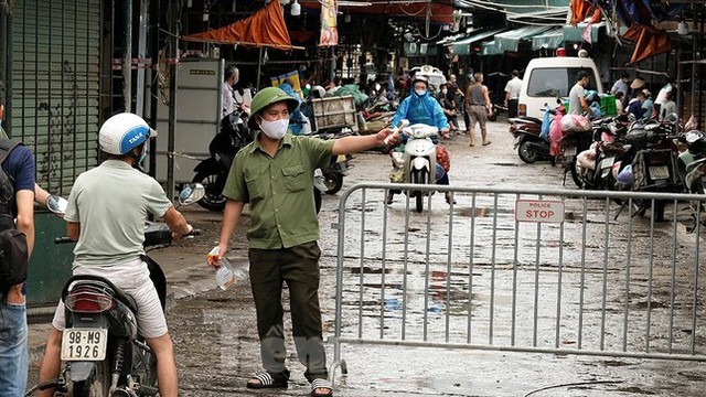  Hình ảnh xét nghiệm hàng trăm tiểu thương chợ Phùng Khoang  - Ảnh 11.