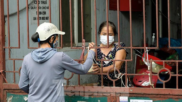  Hình ảnh xét nghiệm hàng trăm tiểu thương chợ Phùng Khoang  - Ảnh 12.