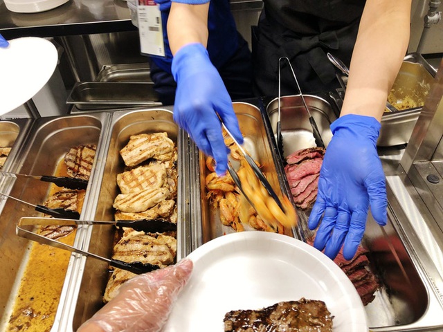 Hé lộ bữa ăn người Nhật đãi các VĐV Olympic: Ngày nào cũng 700 món, có cả phở bò Việt Nam - Ảnh 13.