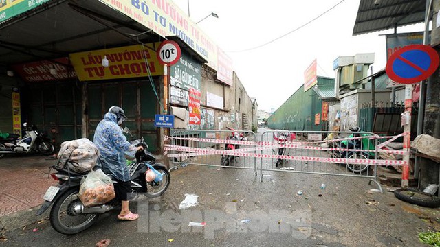  Hình ảnh xét nghiệm hàng trăm tiểu thương chợ Phùng Khoang  - Ảnh 5.