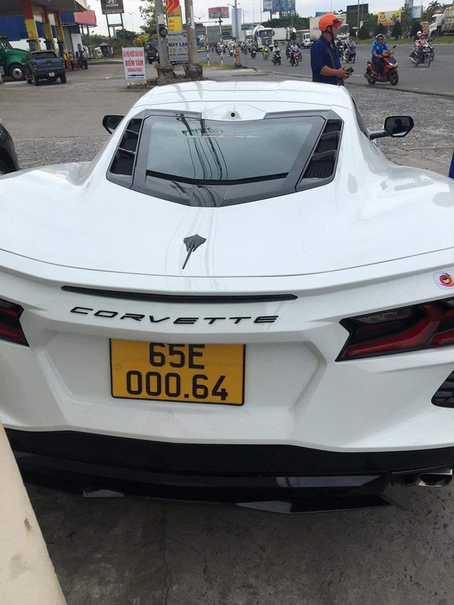 Đại gia Cần Thơ đu trend kéo va-li cùng Chevrolet Corvette C8 độc nhất Việt Nam: Một chi tiết mới trên xe được cộng đồng mạng chú ý - Ảnh 3.