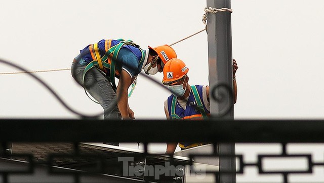 Bệnh viện dã chiến lớn nhất Hà Nội hiện ra sao sau hơn 10 ngày thần tốc xây dựng? - Ảnh 13.