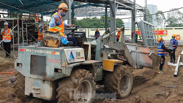 Bệnh viện dã chiến lớn nhất Hà Nội hiện ra sao sau hơn 10 ngày thần tốc xây dựng? - Ảnh 10.