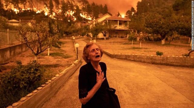 Cháy rừng càn quét cả đất nước: Người Hy Lạp tuyệt vọng chống cự thảm họa chưa từng có trong lịch sử - Ảnh 3.