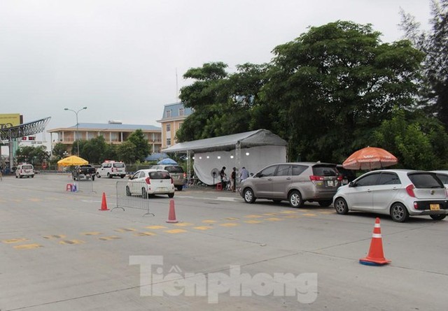  Lượng xe cá nhân tăng mạnh tại cửa ngõ Hà Nội do xin được xác nhận giấy đi đường  - Ảnh 7.