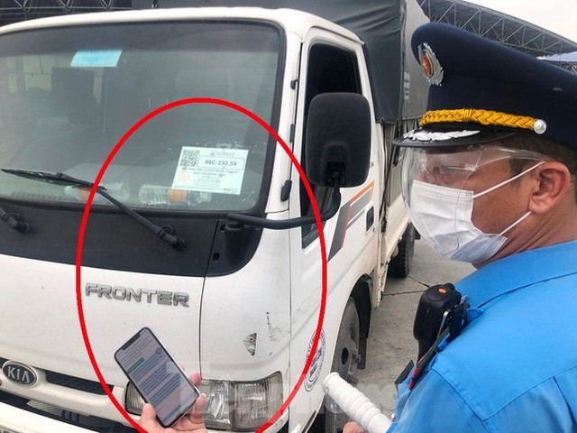  Lượng xe cá nhân tăng mạnh tại cửa ngõ Hà Nội do xin được xác nhận giấy đi đường  - Ảnh 10.