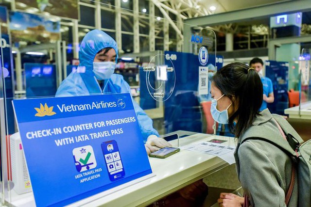 Chuyến bay đầu tiên thử hộ chiếu vắc-xin từ Việt Nam đi - Ảnh 1.