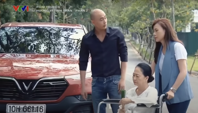 Fan thích thú khi xe VinFast xuất hiện trong phim Hương vị tình thân - Ảnh 2.