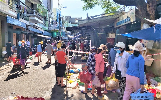 Giá thực phẩm ở Đà Nẵng tăng cao, Ban quản lý chợ xử lý tiểu thương phá giá niêm yết - Ảnh 3.
