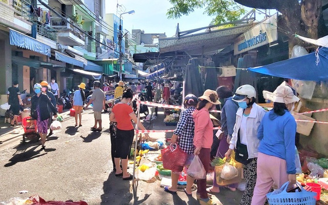 Giá thực phẩm ở Đà Nẵng tăng cao, Ban quản lý chợ xử lý tiểu thương phá giá niêm yết