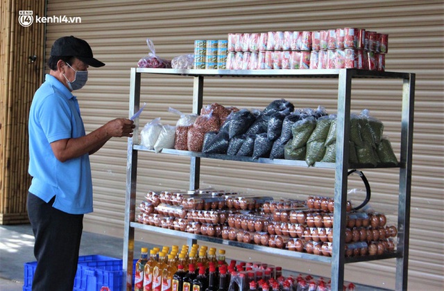 Ảnh: Người dân Đà Nẵng phấn khởi mua thực phẩm tại điểm bán hàng lưu động bình ổn giá - Ảnh 11.