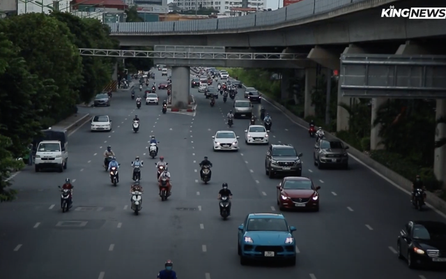 Video: Một số tuyến phố Hà Nội đông đúc dù đang giãn cách xã hội