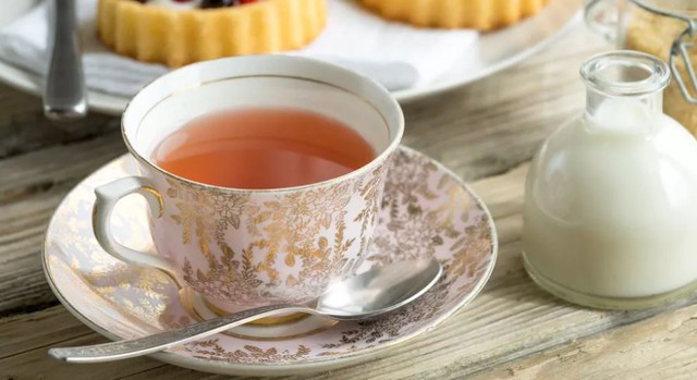 Thích thú với phong cách thưởng tiệc trà chiều của giới quý tộc Anh: tưởng đơn giản nhưng vô cùng khắt khe, cầu kỳ, không được nhấc ngón út khi uống trà, đến lau miệng cũng có quy tắc riêng - Ảnh 5.