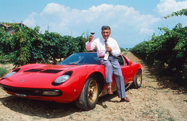 Bị Ferrari cà khịa cả đời chỉ biết lái máy kéo, lão nông dân chế tạo siêu xe thể thao đầu tiên trên thế giới: Suýt phá sản nhưng cuối đời vẫn sống nhàn nhã với trăm triệu USD - Ảnh 14.
