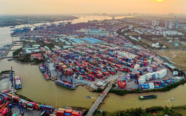 Tầm quan trọng của cảng Cát Lái: Chiếm 86% sản lượng container xuất nhập khẩu của TP HCM, riêng công ty khai thác 1 cầu cảng cũng lãi gần trăm tỷ đồng mỗi năm