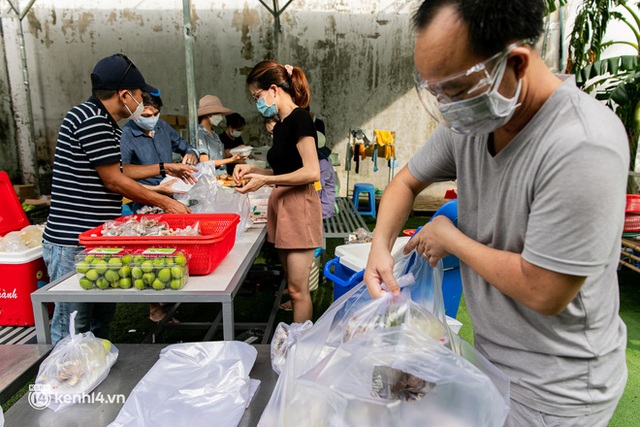 Chuyện cư dân chung cư ở Sài Gòn nấu hàng trăm suất ăn mỗi ngày tiếp sức các Bệnh viện dã chiến: Những người tham gia phải có xét nghiệm âm tính - Ảnh 16.