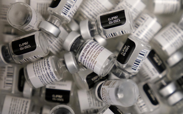 "Bãi rác ở Mỹ ngập vaccine": Thừa mứa hàng triệu liều, dân trốn tiêm nhiều vô kể
