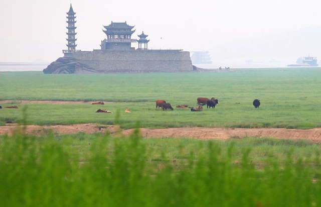  Công trình thoắt ẩn thoắt hiện: Chỉ có thể chiêm ngưỡng 6 tháng mỗi năm và biến mất hoàn toàn vào những tháng còn lại!  - Ảnh 2.