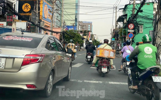 Từ 0h ngày 23/8 đến ngày 6/9/2021, người dân tham gia giao thông bắt buộc có giấy đi đường và dấu hiệu nhận diện theo quy định.