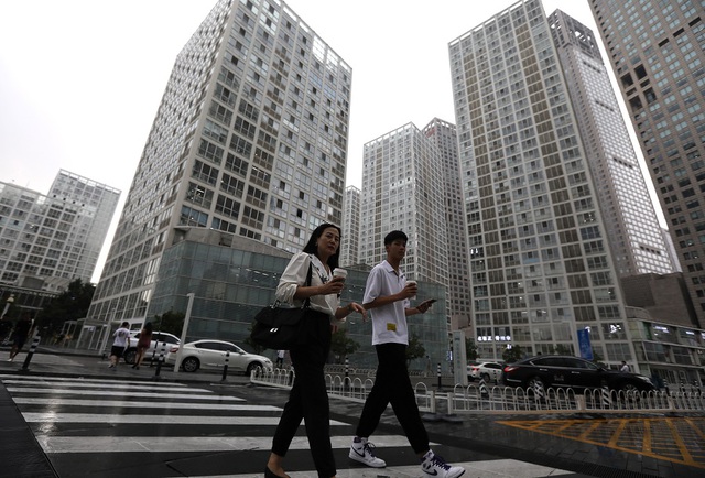 Thiếu niềm tin vào hôn nhân, phụ nữ trẻ độc thân Trung Quốc đổ xô mua nhà ở các thành phố lớn: Cha mẹ dốc tiền tỷ hỗ trợ con, thà vay ngân hàng còn hơn dựa dẫm chồng - Ảnh 1.
