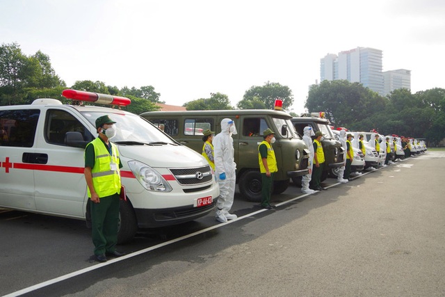  Cận cảnh đội hình xe cứu thương Bộ Quốc phòng điều động đến TP HCM tham gia chống dịch Covid-19  - Ảnh 2.