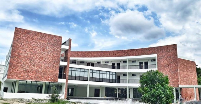 Một trường đại học ở Huế có kiến trúc đẹp xuất sắc nằm ven sông Hương đang gây xôn xao giới học trò - Ảnh 4.