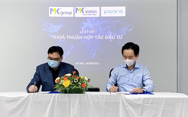 Ông Nguyễn Trọng Khang (Chủ tịch của MK Group) và ông Nguyễn Trung Kiên (CEO của Pavana) ký kết thỏa Thỏa thuận hợp tác đầu tư.