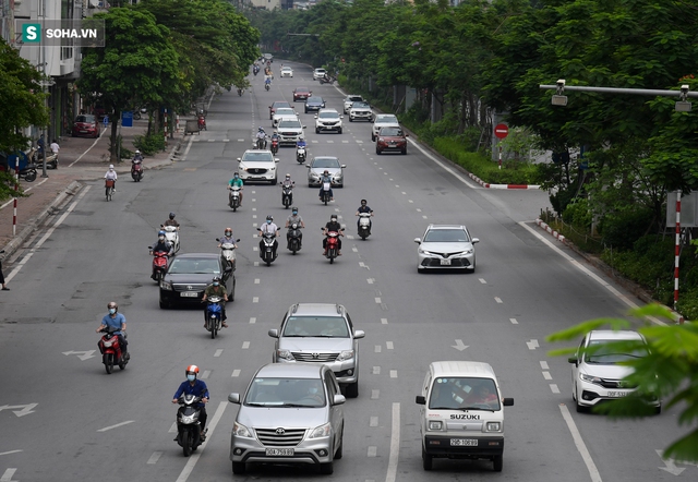 Nhiều tuyến đường tại Hà Nội đông đúc trong thời gian giãn cách xã hội - Ảnh 7.