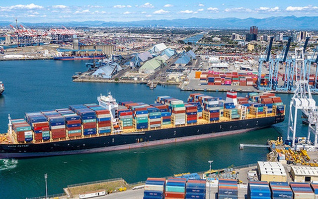 Ngành vận tải biển toàn cầu đối mặt với thách thức từ giá cước cao kỷ lục