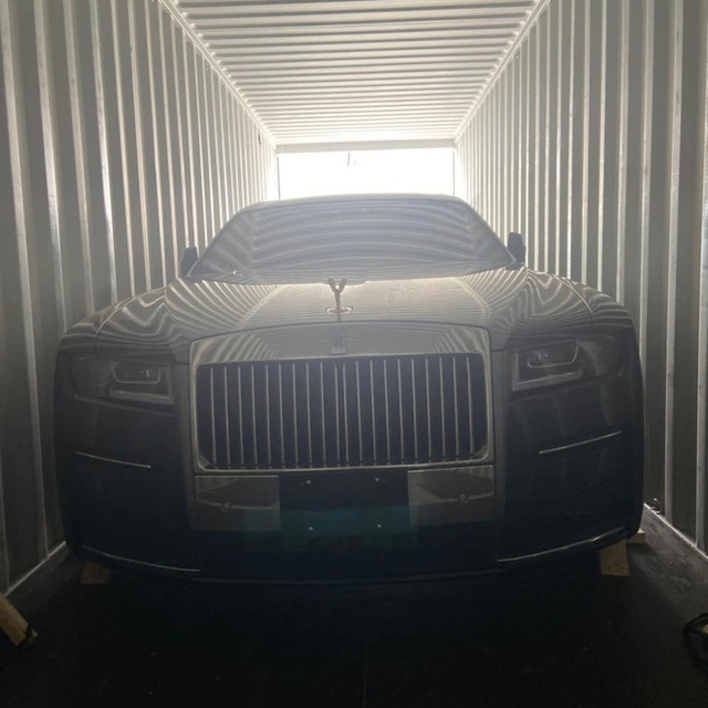 Khui công Rolls-Royce Ghost 2021 thứ 2 Việt Nam: Nhiều chi tiết hàng độc thể hiện độ chịu chơi của đại gia sở hữu  - Ảnh 1.