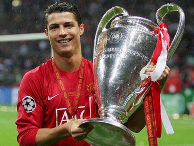  Ronaldo chính thức gia nhập Manchester United  - Ảnh 3.