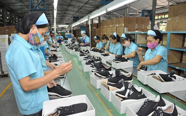 Do tác động của đại dịch COVID-19, 80% nhà máy sản xuất da giày phải giảm năng suất lao động hoặc thậm chí là tạm dừng sản xuất.
