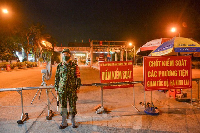 Lá chắn thép mang quân hàm xanh nơi cửa ngõ thành phố Vinh - Ảnh 3.