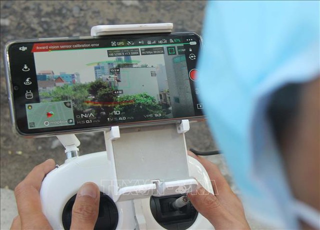  Đà Nẵng dùng flycam kiểm soát người dân chấp hành phòng dịch tại các ngõ hẻm  - Ảnh 2.