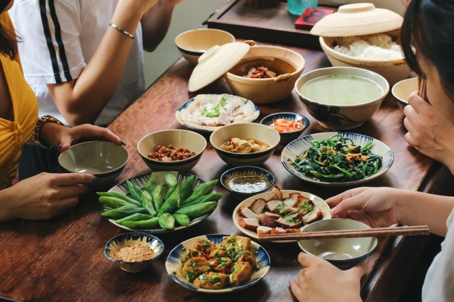  3 thói quen trong bữa cơm dễ làm lây lan virus, hại dạ dày mà người Việt nên thay đổi ngay trước khi rước thêm cả tá bệnh  - Ảnh 3.