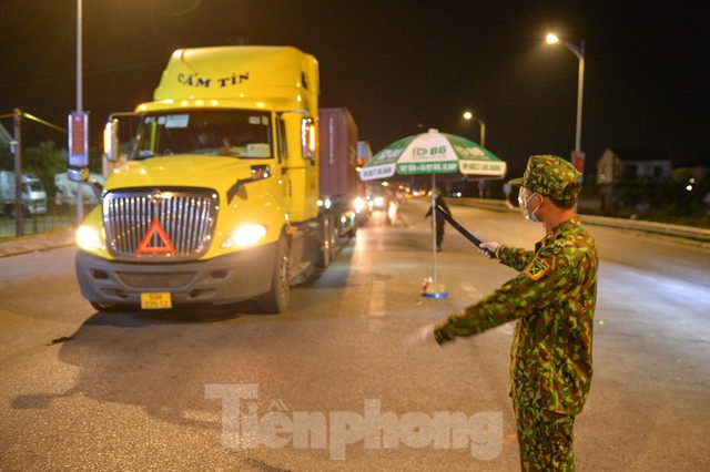 Lá chắn thép mang quân hàm xanh nơi cửa ngõ thành phố Vinh - Ảnh 4.