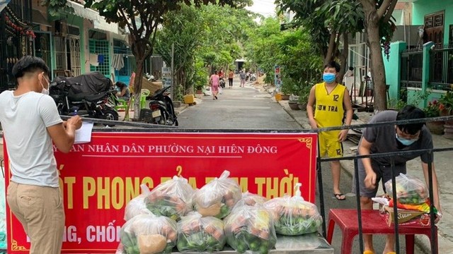 Điểm nóng 32 ngàn dân không bóng người ngày đầu siết phong tỏa trong phong tỏa - Ảnh 11.