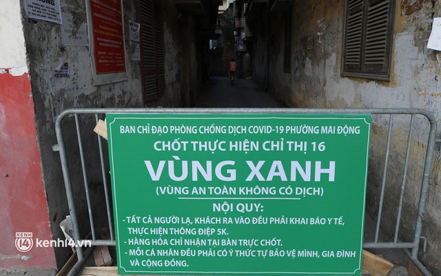 Ảnh: Những chốt bảo vệ "vùng xanh không Covid-19" đầu tiên ở Hà Nội