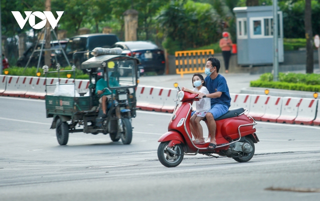 Muôn kiểu vi phạm giao thông trong thời gian Hà Nội giãn cách - Ảnh 15.